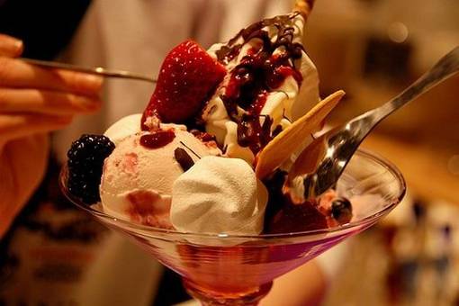 点击大图看下一张：花式水果冰淇淋冰爽香甜