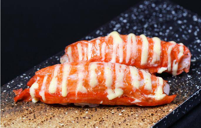 点击大图看下一张：火炙北海道蟹棒寿司高清图片