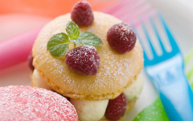 点击大图看下一张：小圆饼水果蛋糕甜点美食壁纸