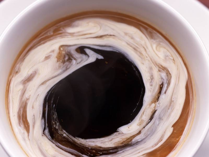 点击大图看下一张：香醇可口的浓茶咖啡高清饮品图片