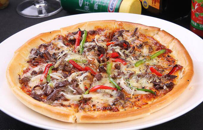 点击大图看下一张：意大利黑椒牛肉披萨图片