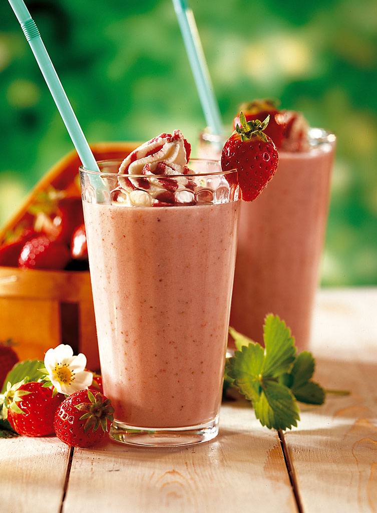 点击大图看下一张：酸奶草莓奶昔口感香甜幼滑