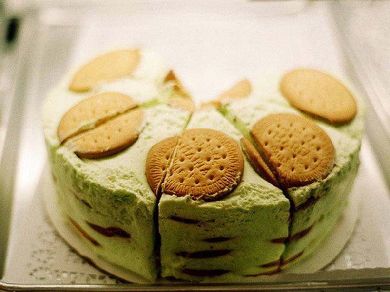 点击大图看下一张：抹茶味蛋糕雪糕美食图片