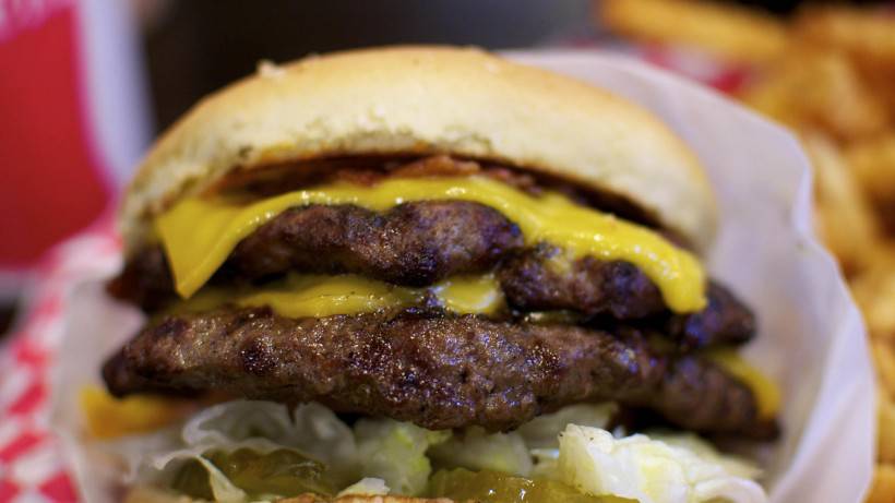 点击大图看下一张：美味的巨无霸牛肉汉堡包图片