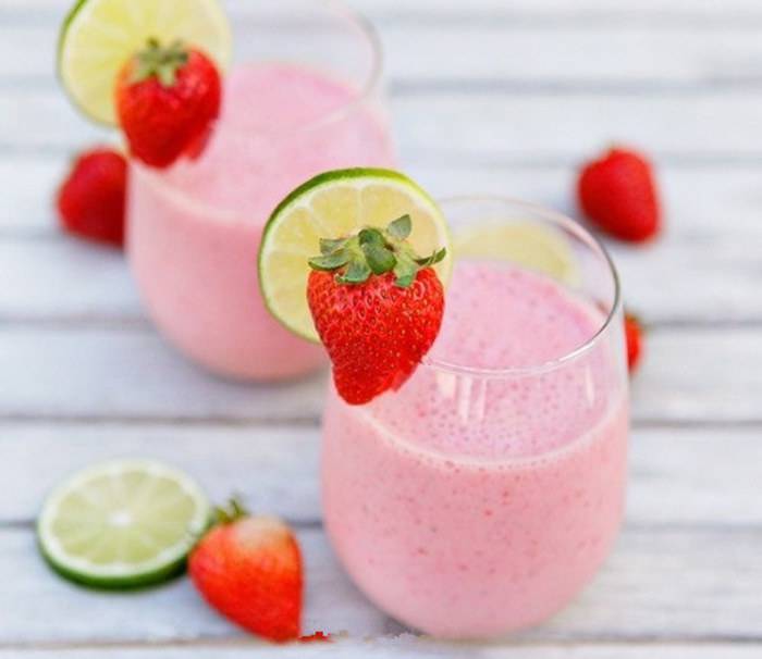 点击大图看下一张：营养美味的草莓奶昔图片
