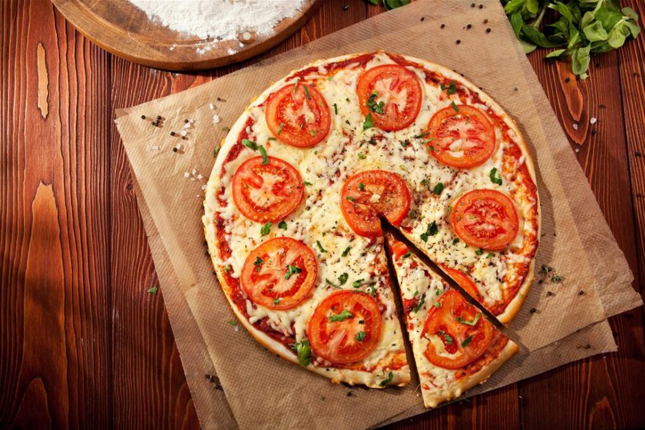 点击大图看下一张：西餐美食西红柿披萨图片