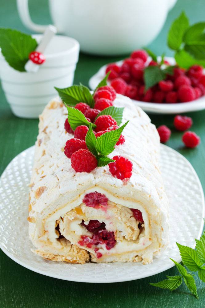 点击大图看下一张：香甜可口的树莓蛋糕图片