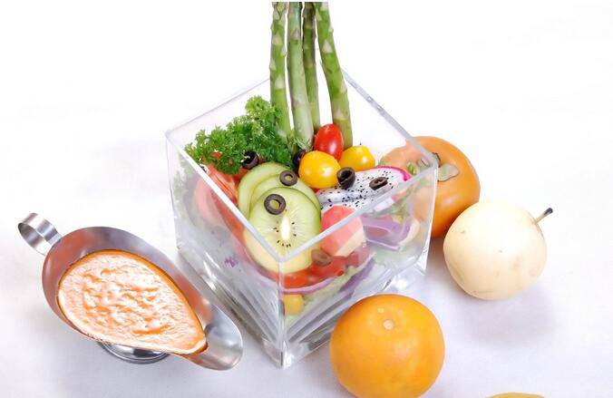 点击大图看下一张：营养健康的水果蔬菜沙拉图片