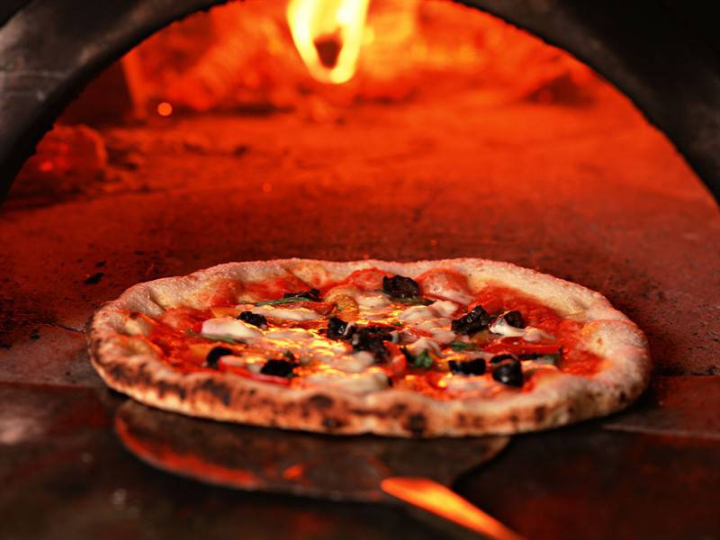 点击大图看下一张：意大利美食披萨Pizza诱人图片