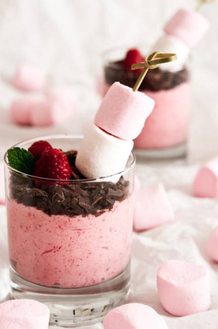 点击大图看下一张：自制草莓奶昔味道幼甜爽滑