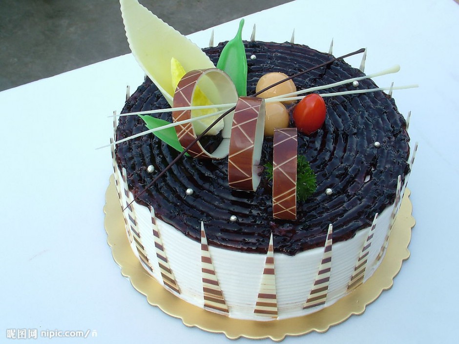 点击大图看下一张：美味可口的水果巧克力蛋糕图片欣赏