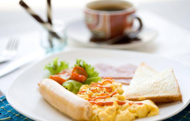 点击大图看下一张：西式健康营养早餐图片