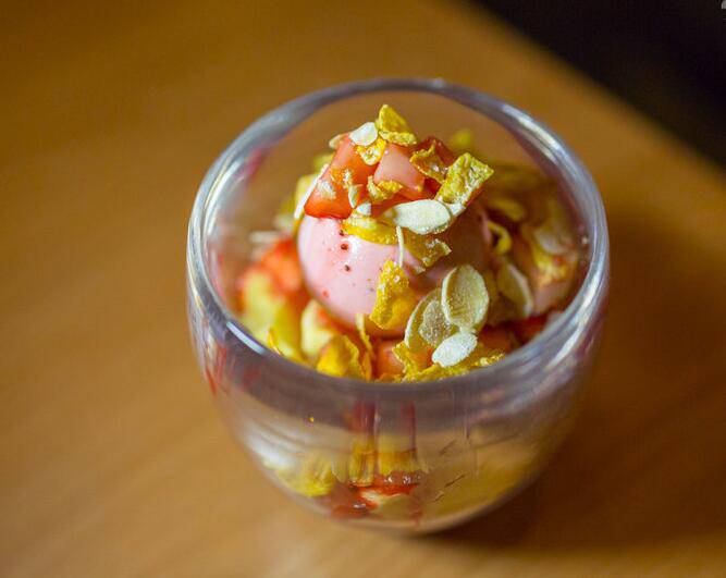点击大图看下一张：简单又美味的草莓甜点图片