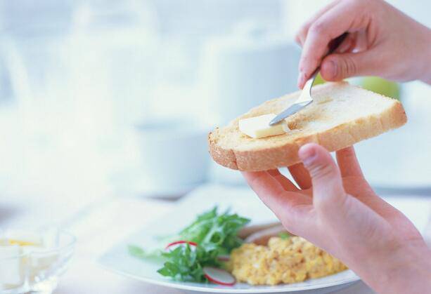 点击大图看下一张：原味的白吐司面包图片