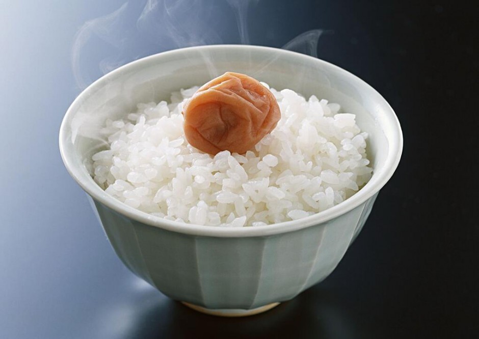点击大图看下一张：热气腾腾的白米饭图片