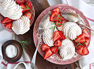 甜美爽滑的草莓冰淇淋图片