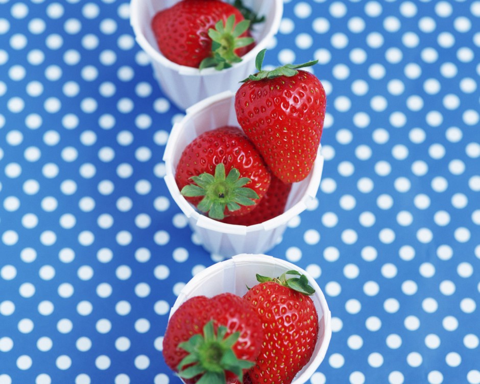 点击大图看下一张：可爱的草莓甜点图片香甜可口
