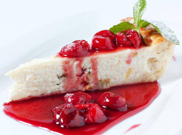 点击大图看下一张：超美味的红色果酱蛋糕图片