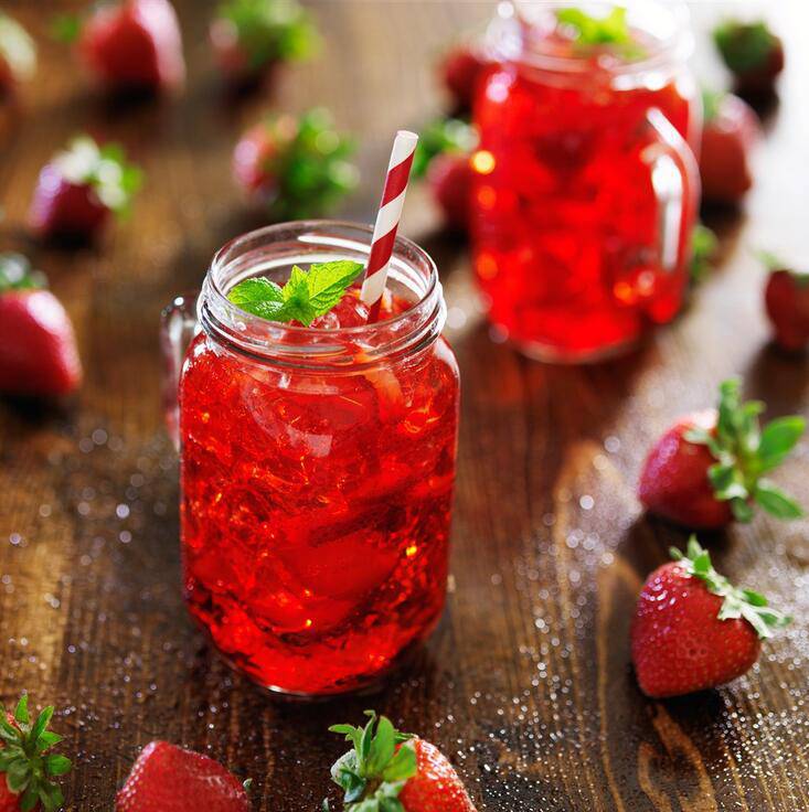 点击大图看下一张：清新美味的草莓饮料图片