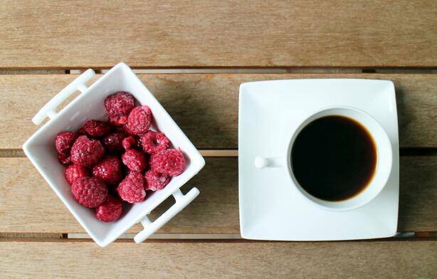 点击大图看下一张：水果和咖啡实拍图片