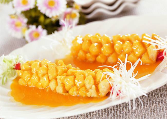 点击大图看下一张：家常菜图片美味酸甜菠萝鱼