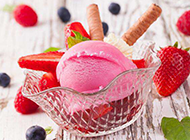 唯美甜蜜草莓冰淇淋图片