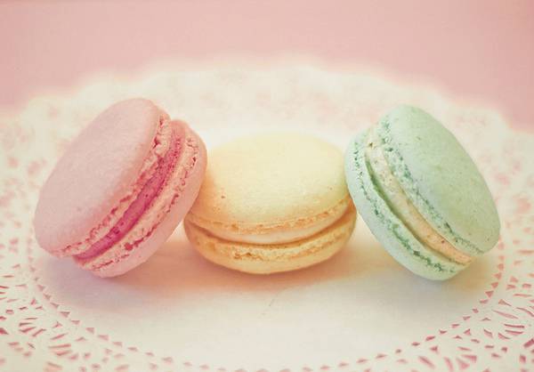 点击大图看下一张：法国甜点马卡龙图片颜色粉嫩诱人
