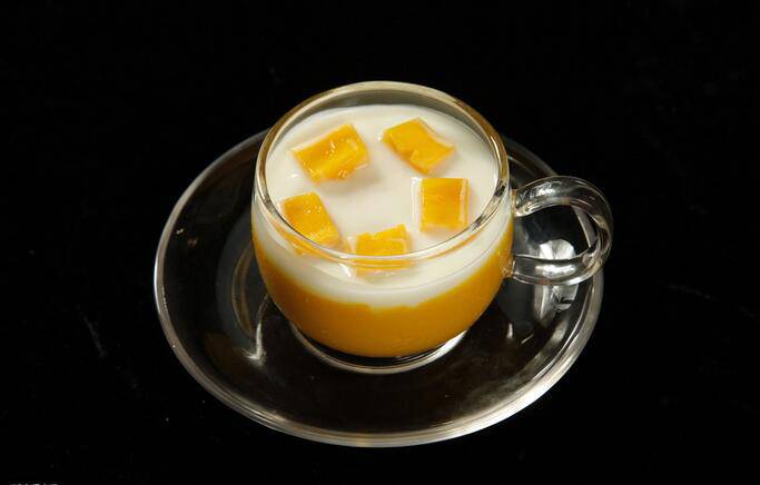 点击大图看下一张：自制芒果牛奶布丁图片