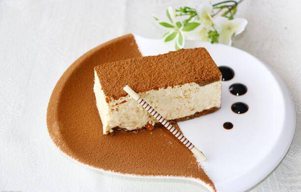 点击大图看下一张：意式提拉米苏甜点蛋糕图片