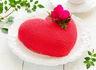 唯美浪漫的红桃心蛋糕图片
