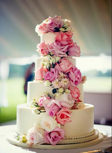 点击大图看下一张：造型精美创意翻糖婚礼蛋糕欣赏