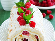 香甜可口的树莓蛋糕图片