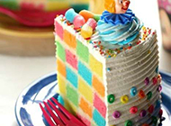 双层彩虹蛋糕图片色彩鲜艳