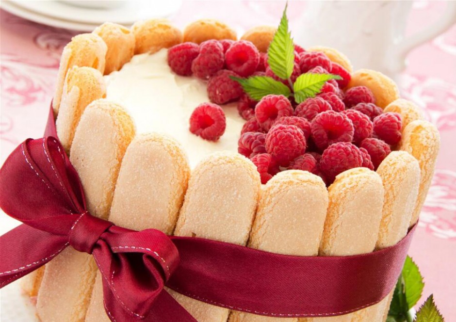 点击大图看下一张：精美的红树莓蛋糕图片