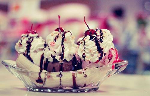点击大图看下一张：水果冰淇淋图片冰凉爽口