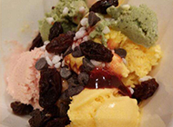 自制彩色冰淇淋实拍图片