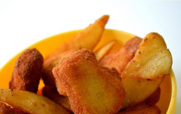 点击大图看下一张：香甜的油炸小吃土豆片图片