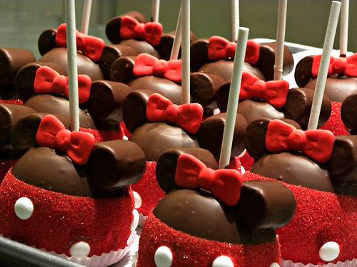 点击大图看下一张：自制巧克力甜点造型可爱诱人