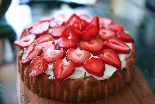点击大图看下一张：草莓甜点图片令人垂涎