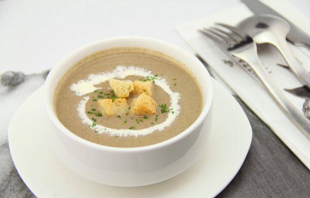 点击大图看下一张：法式西餐奶油蘑菇汤图片