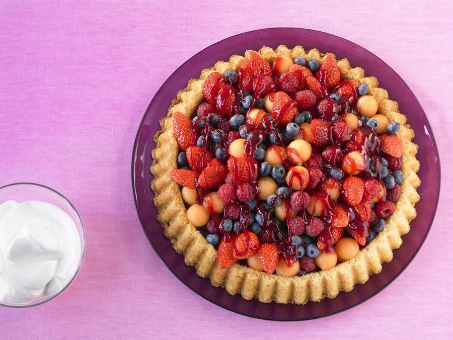 点击大图看下一张：新鲜可口的草莓水果蛋糕