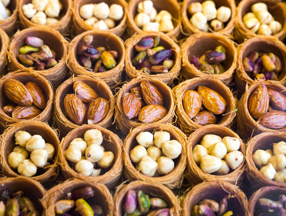 点击大图看下一张：土耳其特色坚果糖果图片
