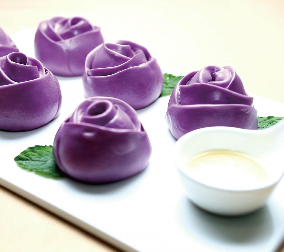 点击大图看下一张：紫薯玫瑰馒头营养美味
