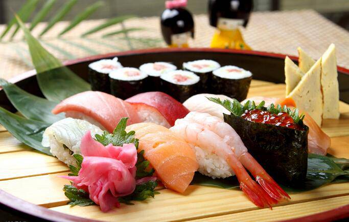 点击大图看下一张：顶级美味海鲜寿司拼盘图片