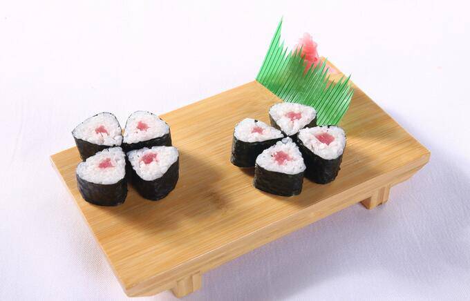 点击大图看下一张：好吃的火腿小卷寿司图片