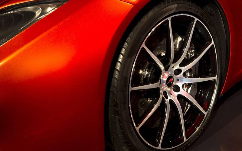 点击大图看下一张：迈凯轮2015款炫红概念汽车美图