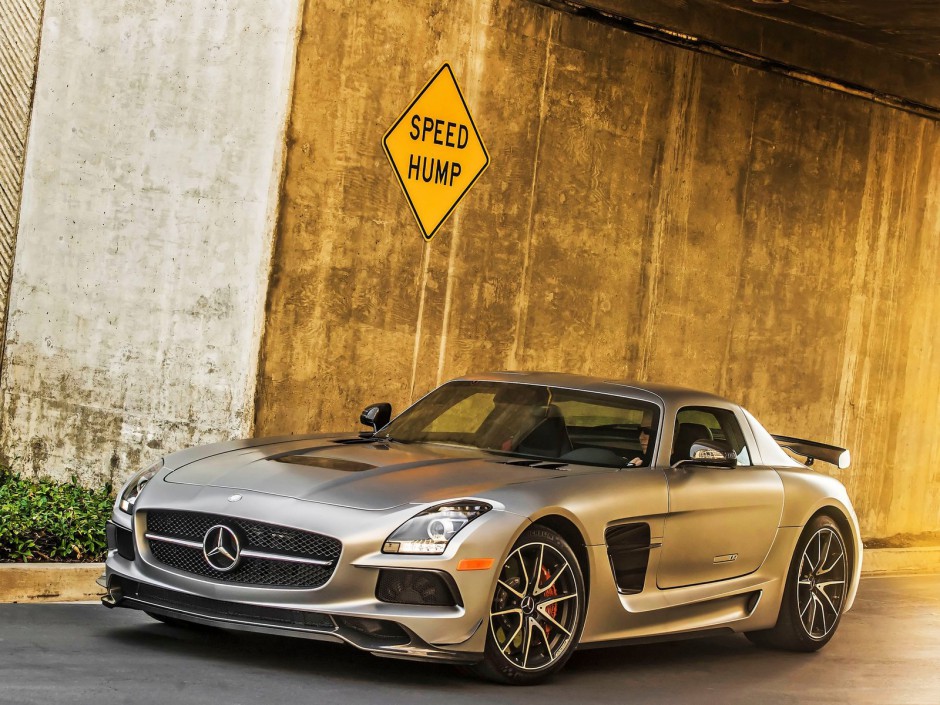 点击大图看下一张：奔驰跑车SLS AMG Black Series图片赏析