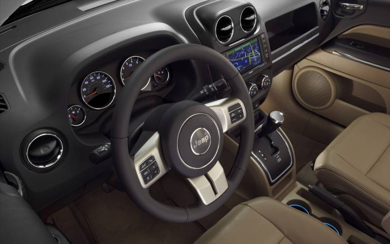 点击大图看下一张：深受车迷喜爱的Jeep Compass吉普指南者桌面壁纸