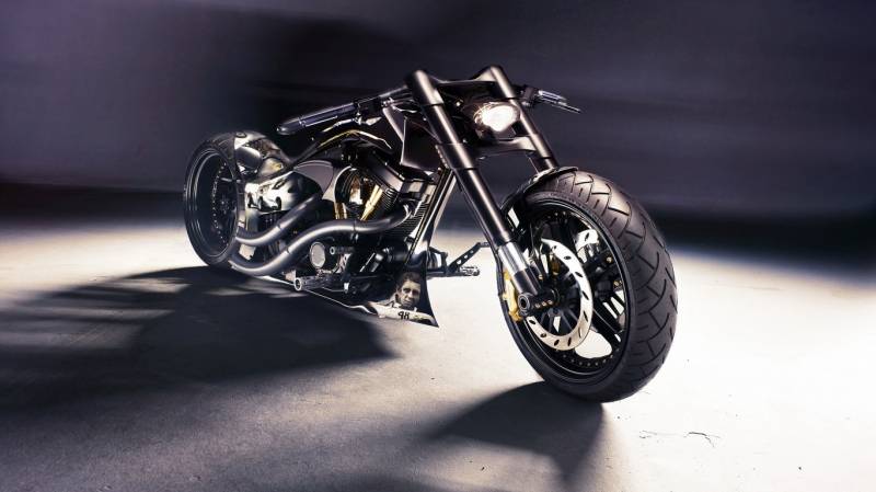 点击大图看下一张：帅气的摩托车高清桌面壁纸