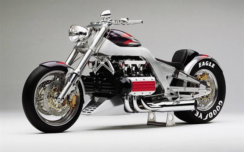 点击大图看下一张：豪华尊贵的摩托车高清图片